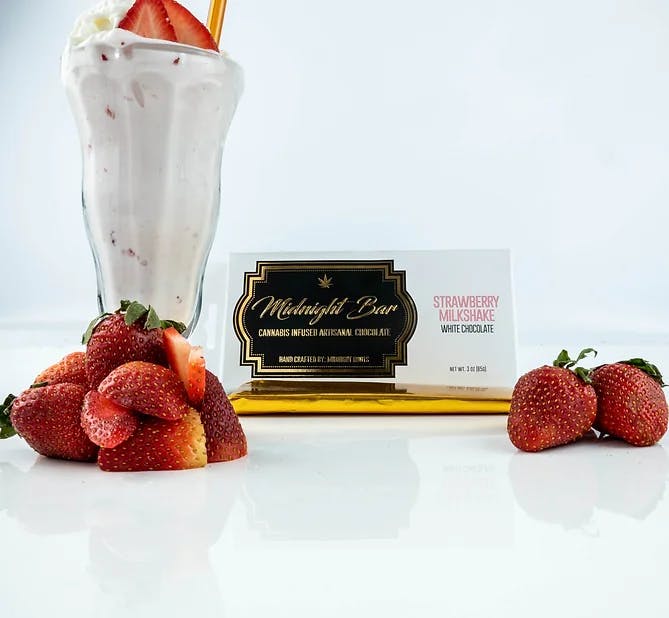 MIDNIGHT BAR | STRAWBERRY MILKSHAKE | CHOCOLATE BAR | 200MG | REC - Main view